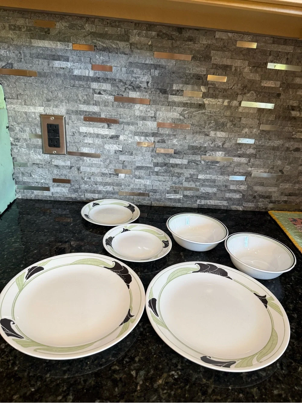 Vintage Black Orchid 6 Piece Corelle Dinnerware Set